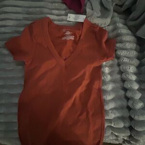 bundle pack of 4 t shirts and 2 tank tops